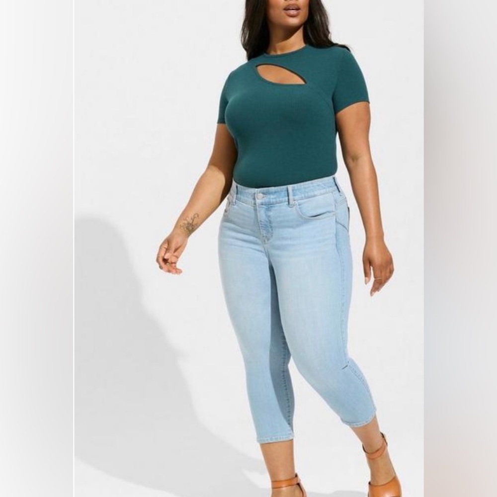 Torrid Fitted Super Soft Rib Crew Neck Asymmetrical Cut Out Tee Size L ( 0 )